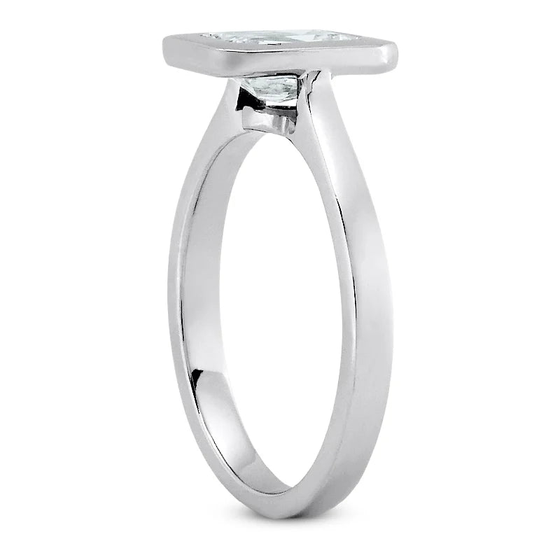 Solitaire diamant taille émeraude en or 14 carats